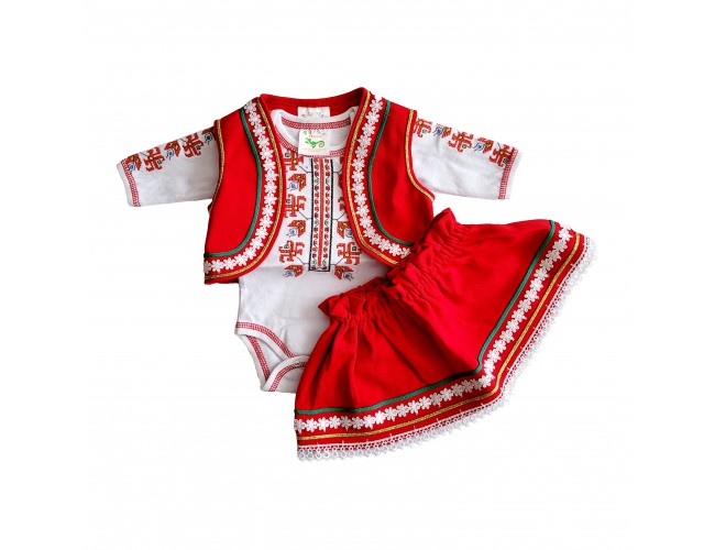 Народна носия за момиче с бродерия